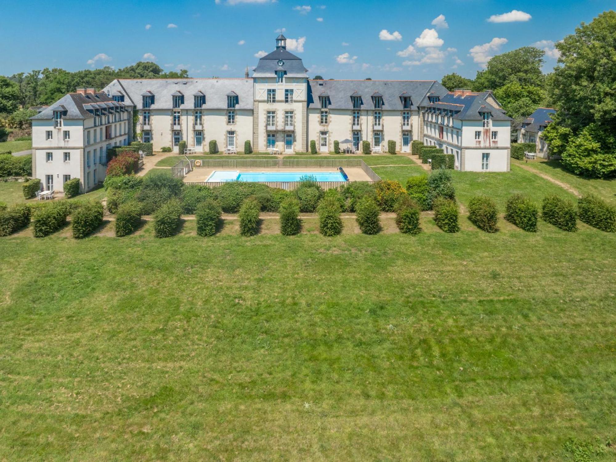 Apartment Chateau De Kergonano-2 By Interhome Baden Luaran gambar